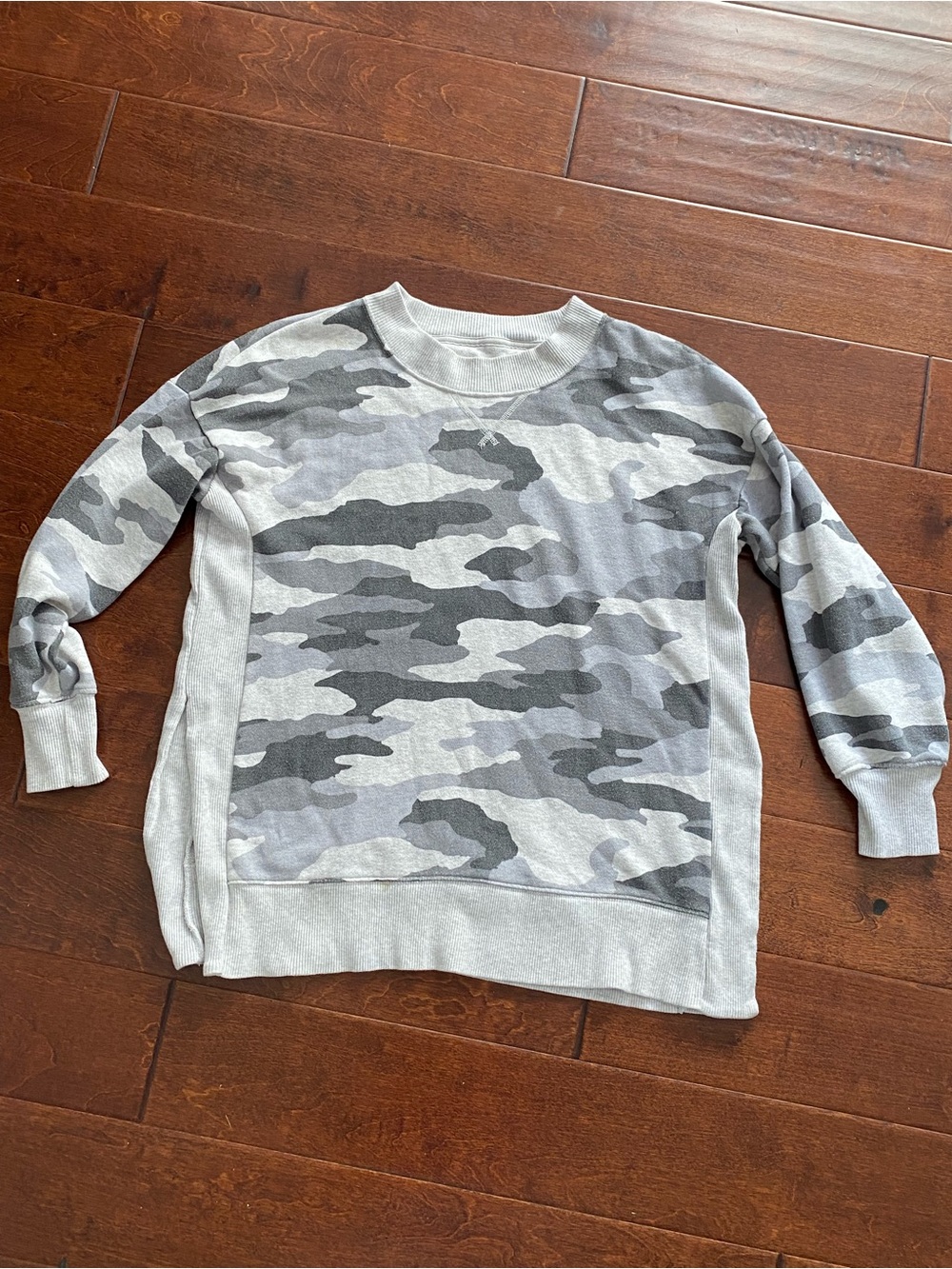 Aerie Gray Camo Crewneck Pullover Fleece Sweatshirt Women’s  Small